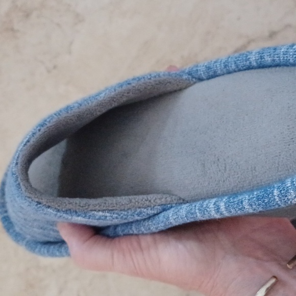 isotoner Slip-on Slippers - NWOT - Picture 5 of 7